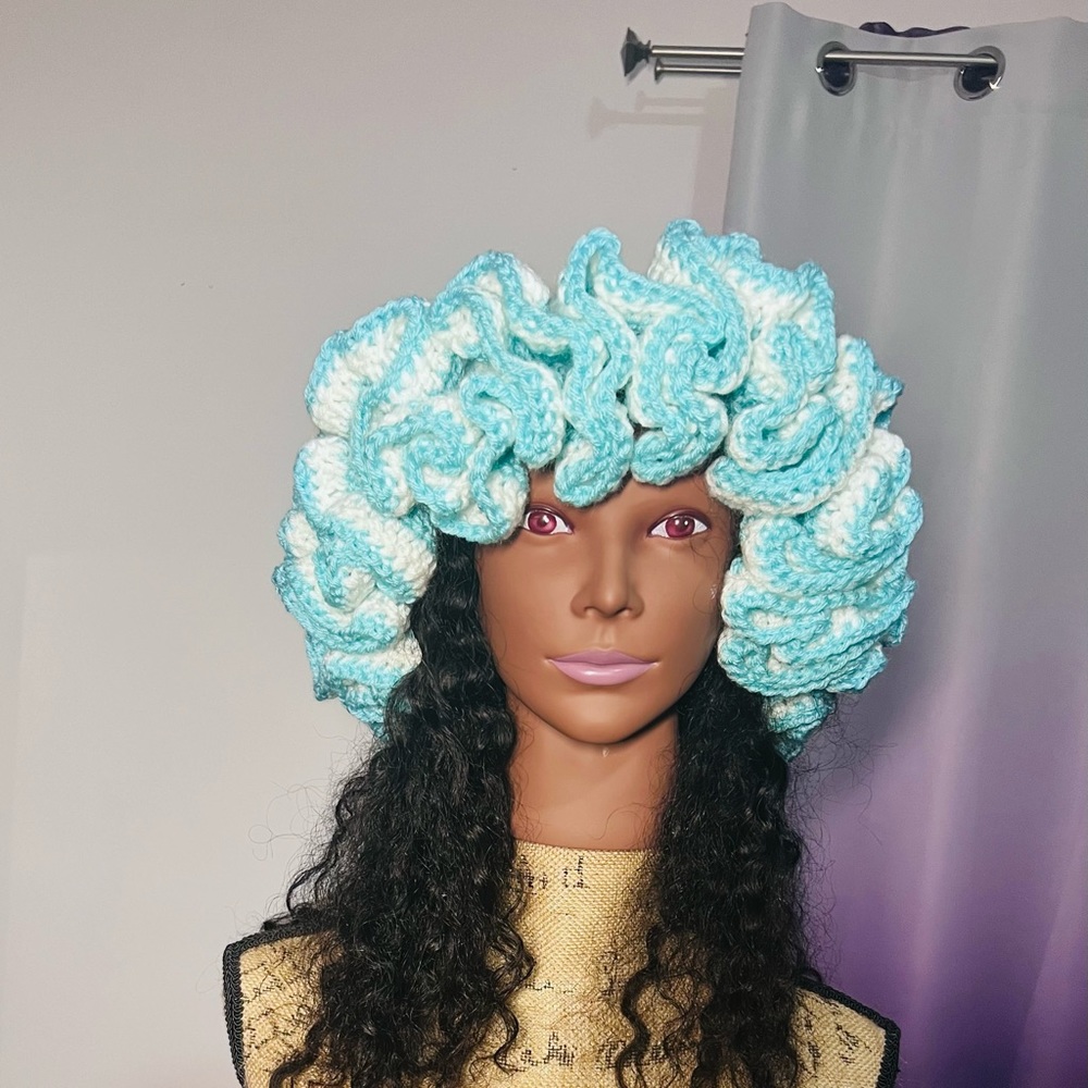 WOMENS XTREME RUFFLE HAT